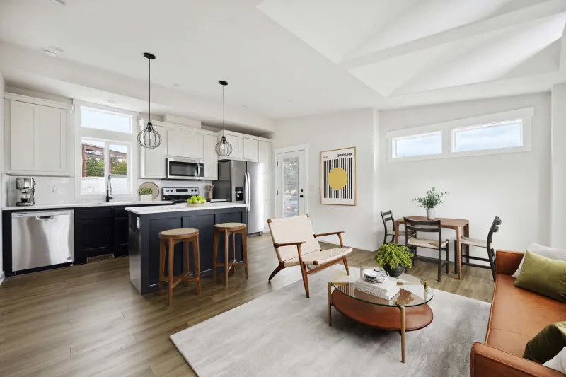 Genesis 6100 kitchen home features