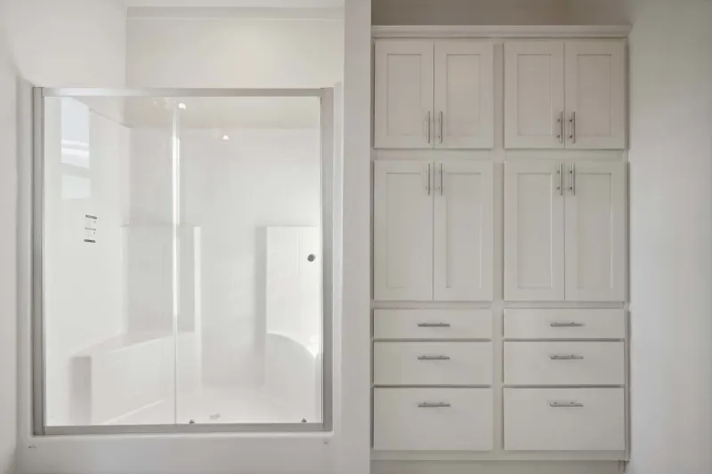 Hillcrest g827 bathroom home features